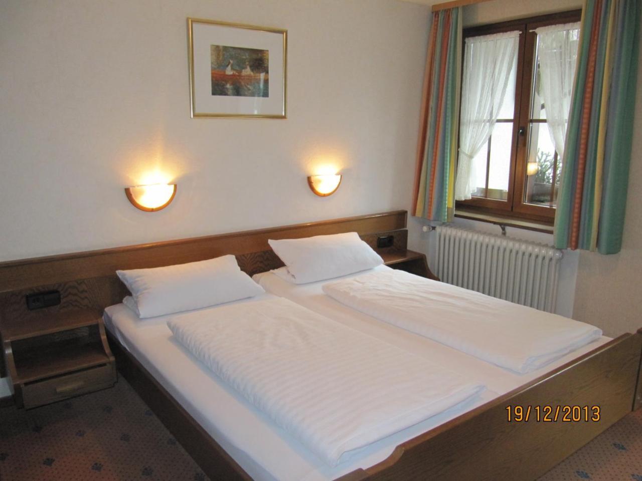 Gasthaus-Krone-Post Simonswald Quarto foto